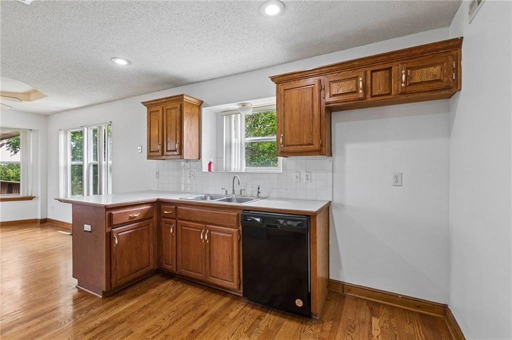 10947 N Wallace Avenue — photo 9