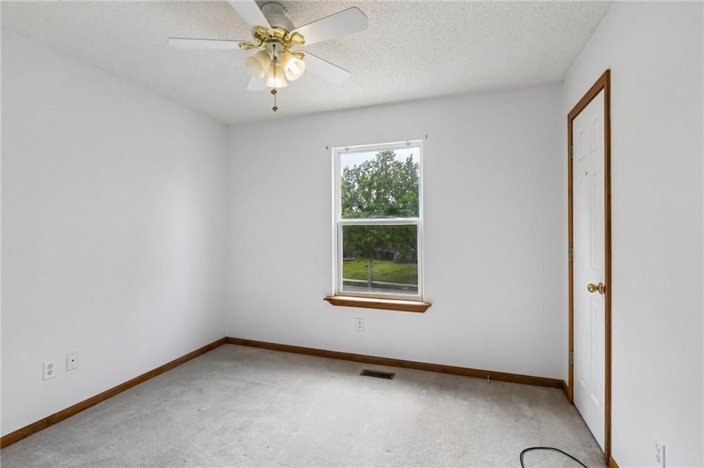 10947 N Wallace Avenue — photo 23
