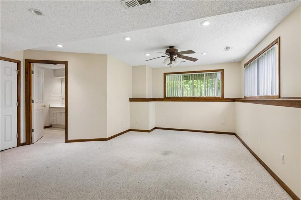 10947 N Wallace Avenue — photo 27
