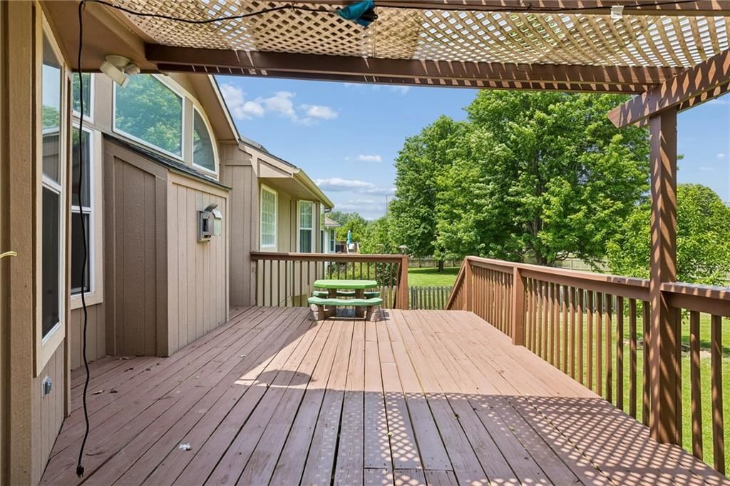10947 N Wallace Avenue — photo 37