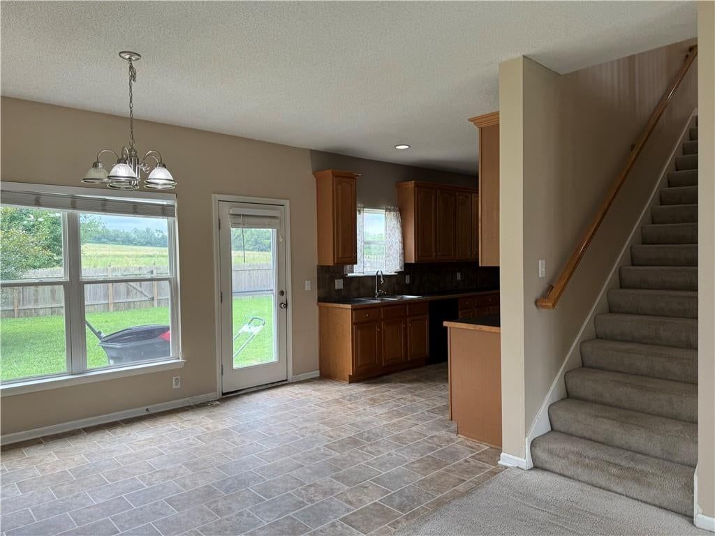 1015 Tamarisk Drive — photo 6