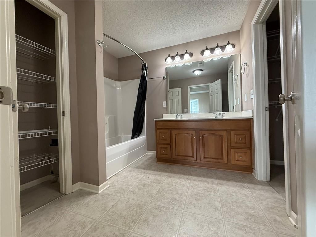 Photo 21 of 29 - 1015 Tamarisk Drive, Leavenworth, KS 66048