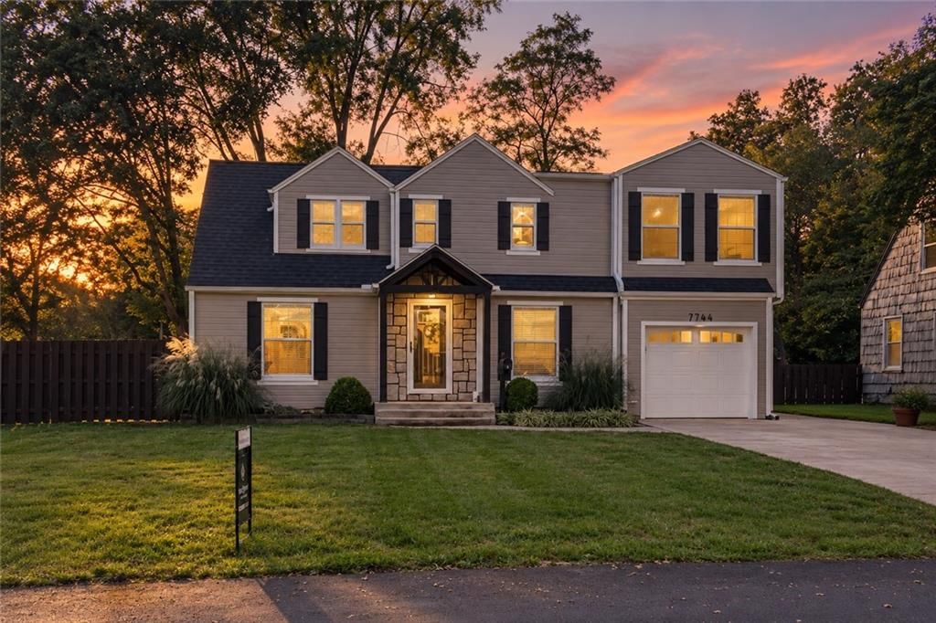 Photo 2 of 44 - 7744 Grand Avenue, Kansas City, MO 64114