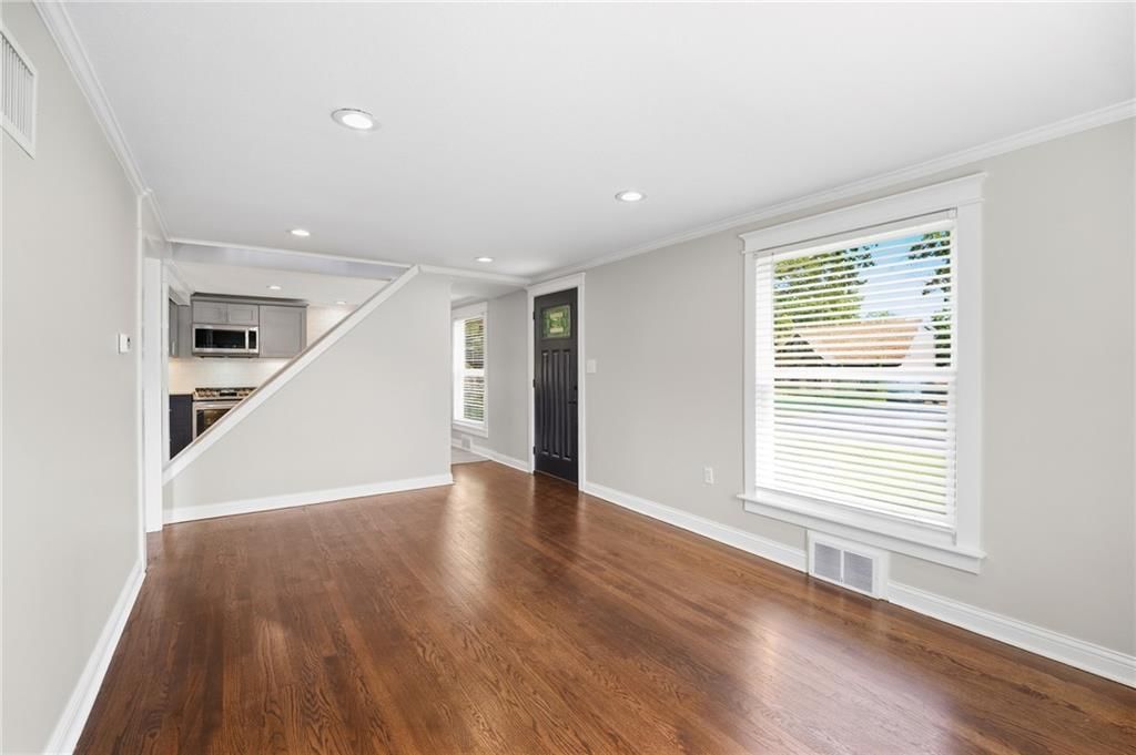 Photo 5 of 44 - 7744 Grand Avenue, Kansas City, MO 64114