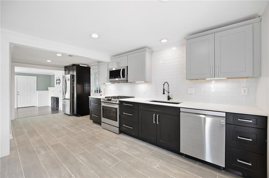 Photo 7 of 44 - 7744 Grand Avenue, Kansas City, MO 64114