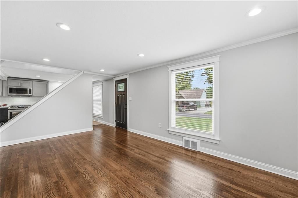 Photo 16 of 44 - 7744 Grand Avenue, Kansas City, MO 64114