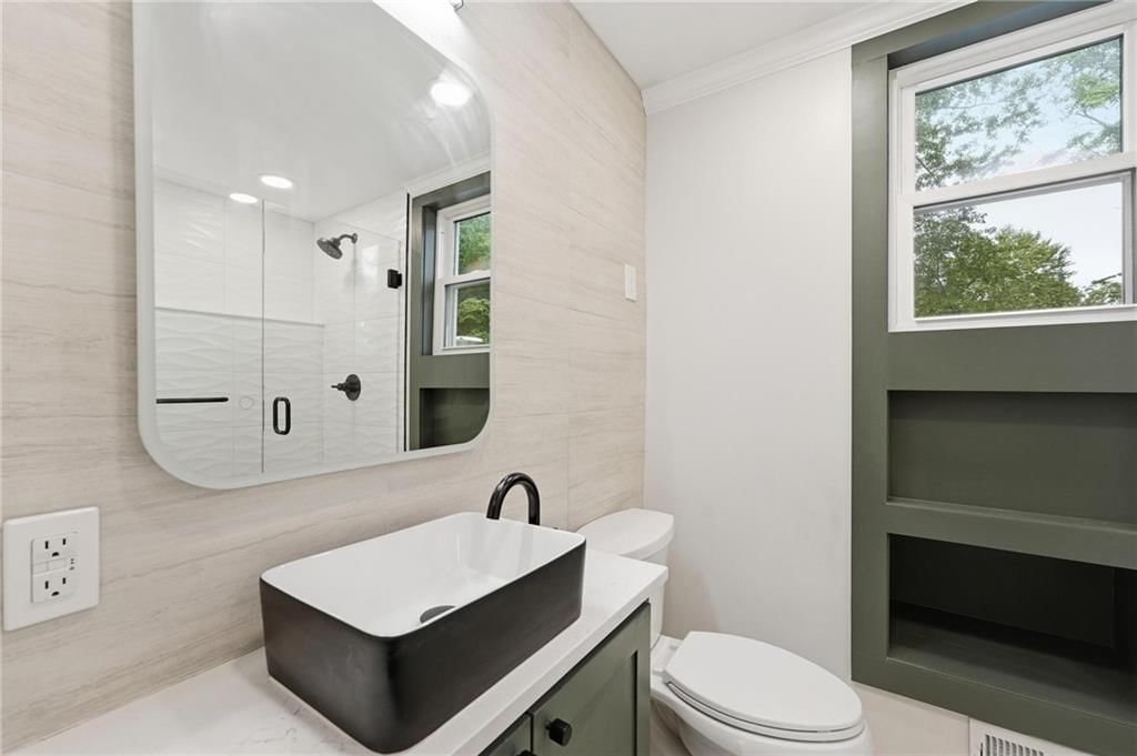 Photo 25 of 44 - 7744 Grand Avenue, Kansas City, MO 64114