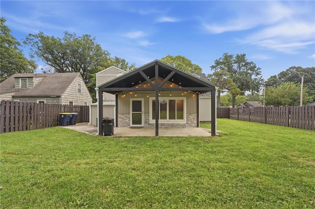 Photo 37 of 44 - 7744 Grand Avenue, Kansas City, MO 64114