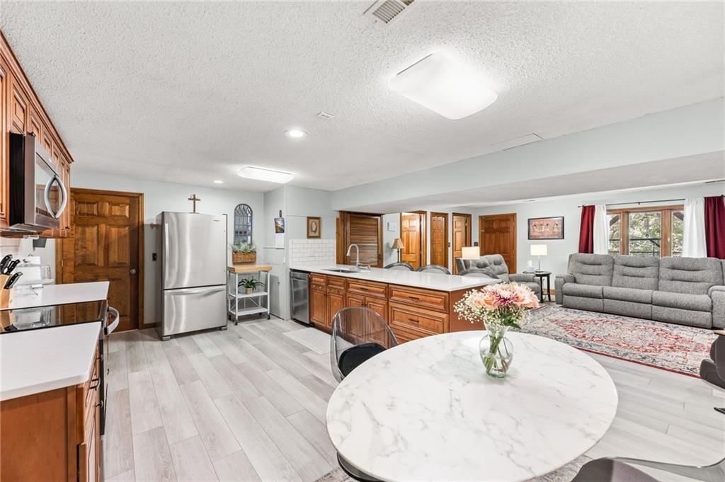 8426 Woodson Place — photo 34