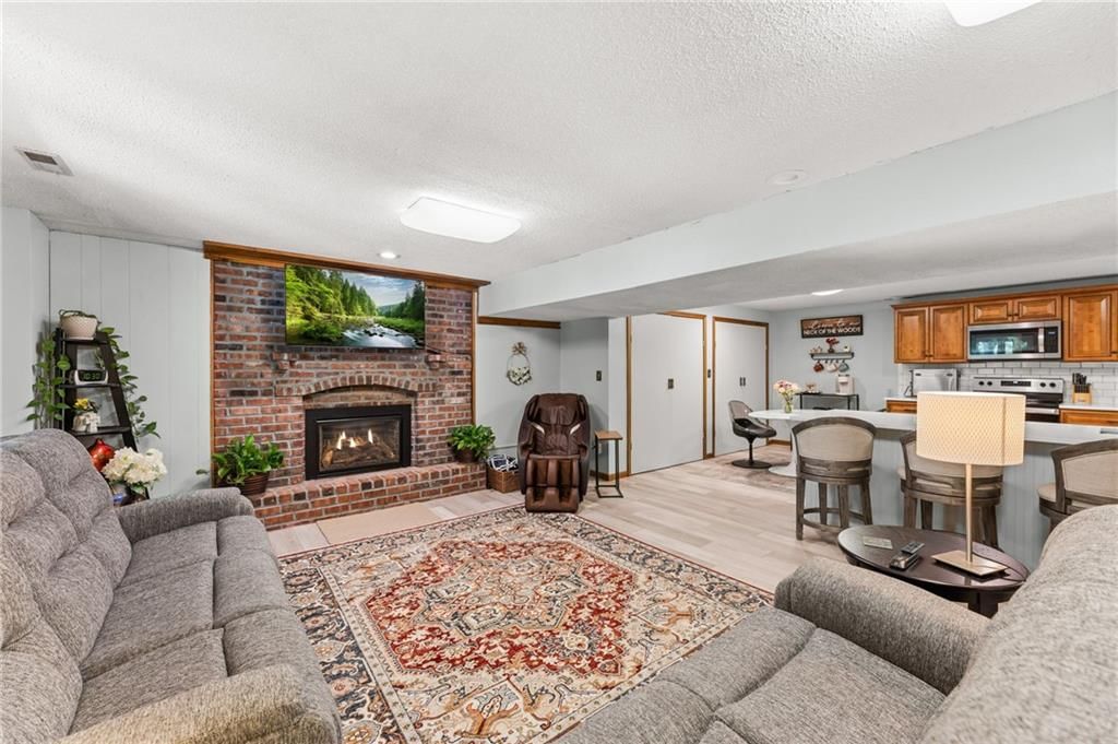 8426 Woodson Place — photo 36