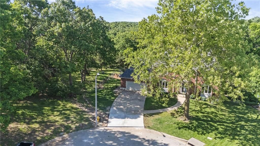 8426 Woodson Place — photo 46