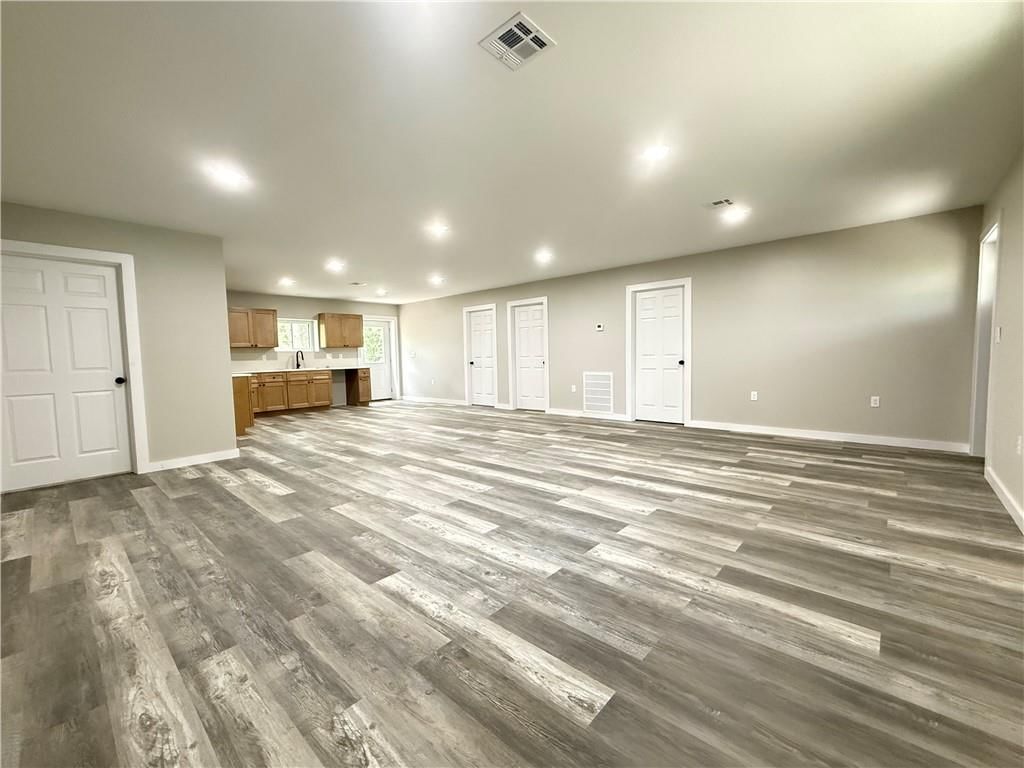 504 E Dakota Street — photo 5