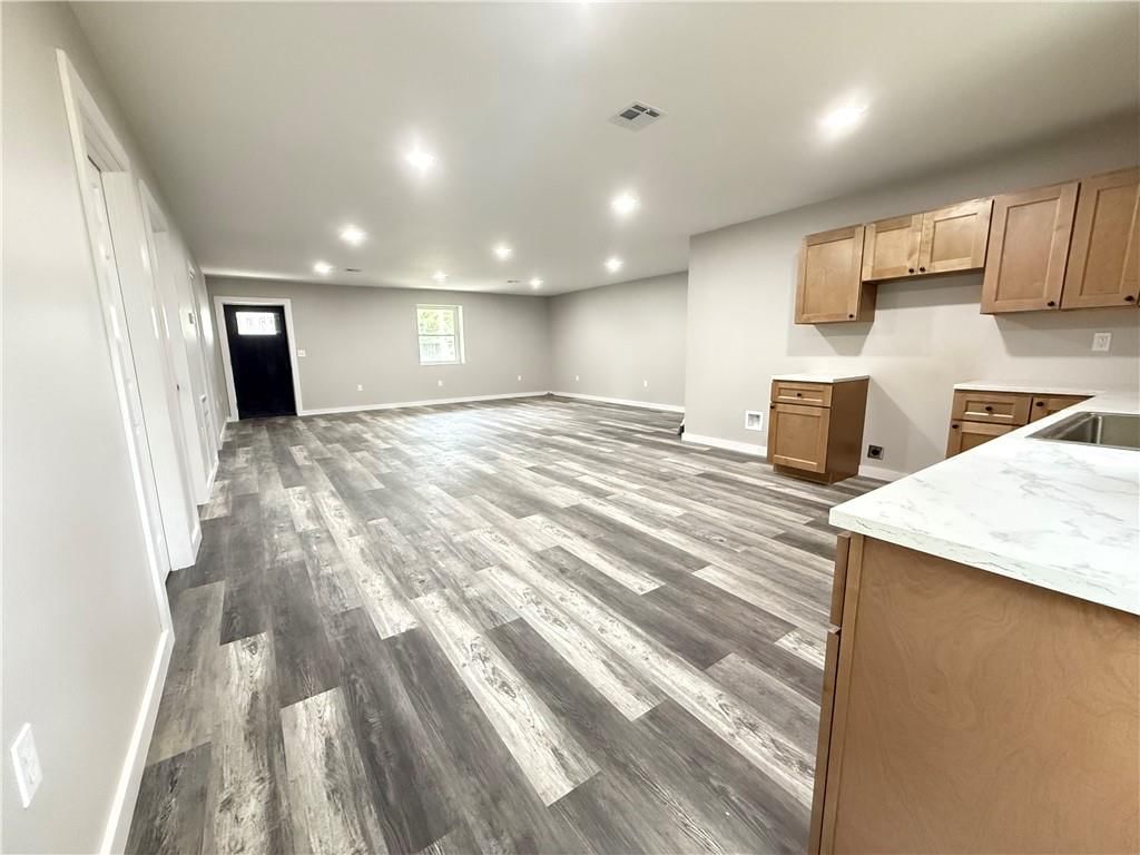 504 E Dakota Street — photo 8