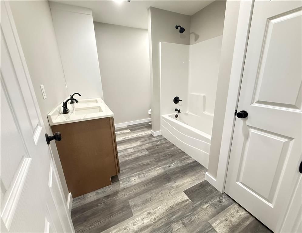 504 E Dakota Street — photo 9