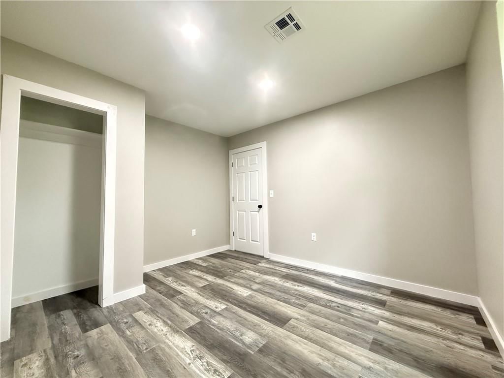 504 E Dakota Street — photo 16