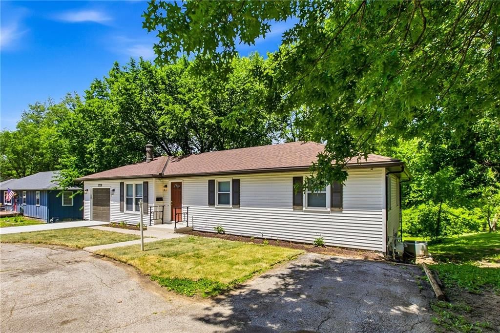 5220 Lakewood Street — photo 3