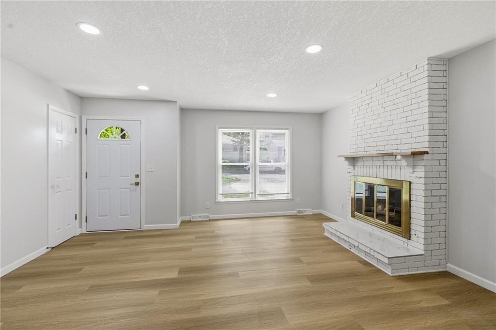 5220 Lakewood Street — photo 5