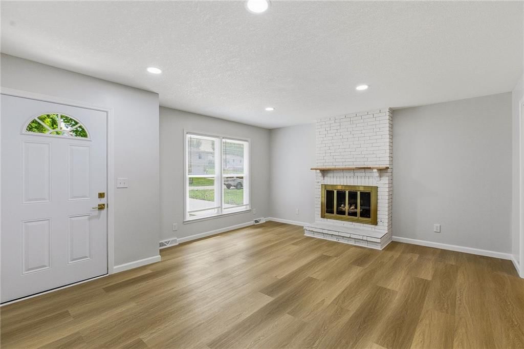 5220 Lakewood Street — photo 6