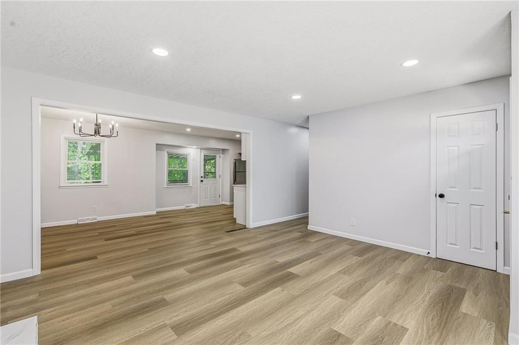 5220 Lakewood Street — photo 8