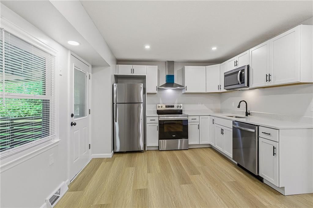 5220 Lakewood Street — photo 13