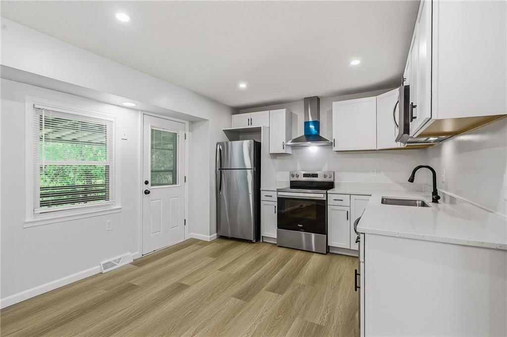 5220 Lakewood Street — photo 14