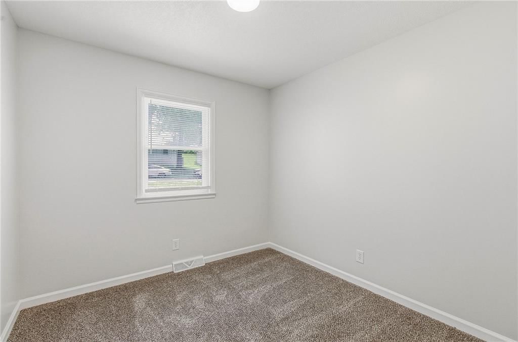 5220 Lakewood Street — photo 20