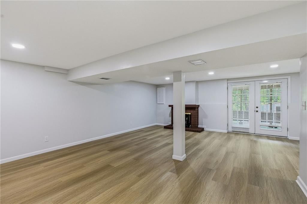 5220 Lakewood Street — photo 26