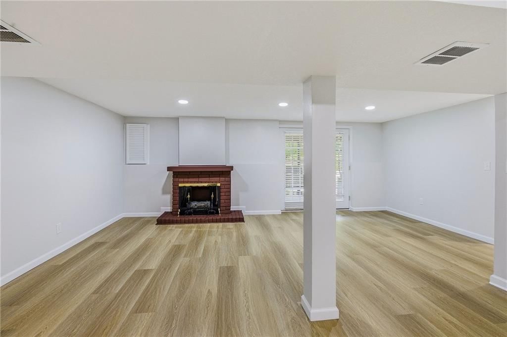 5220 Lakewood Street — photo 28
