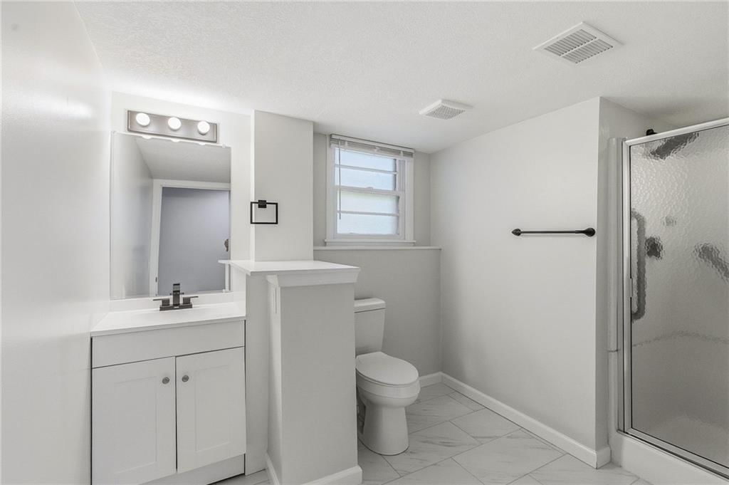 5220 Lakewood Street — photo 31