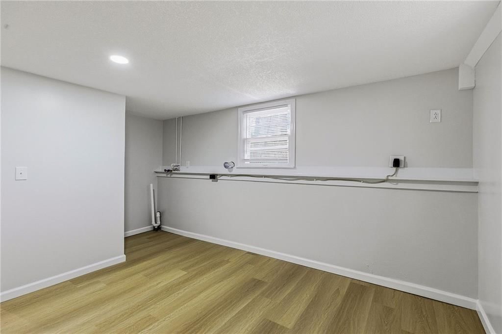 5220 Lakewood Street — photo 33
