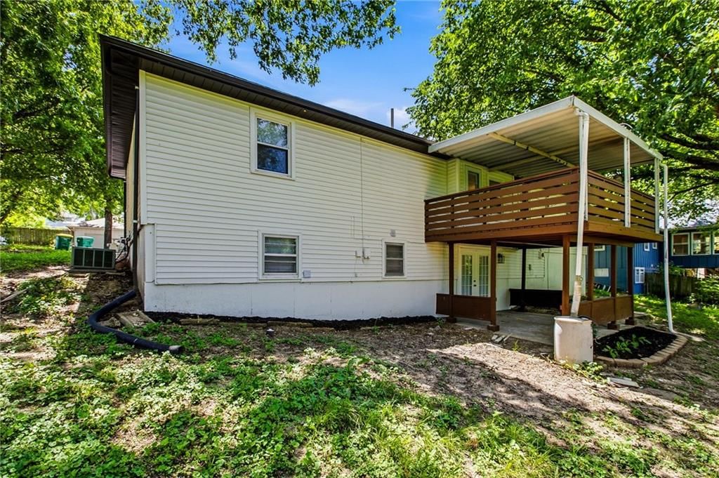 5220 Lakewood Street — photo 37