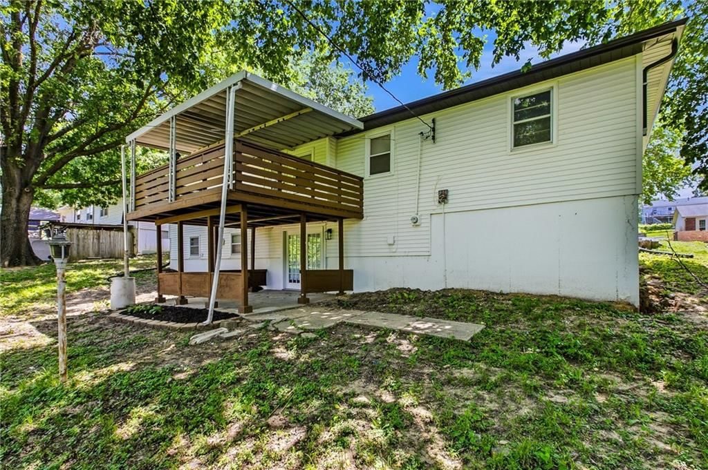 5220 Lakewood Street — photo 39