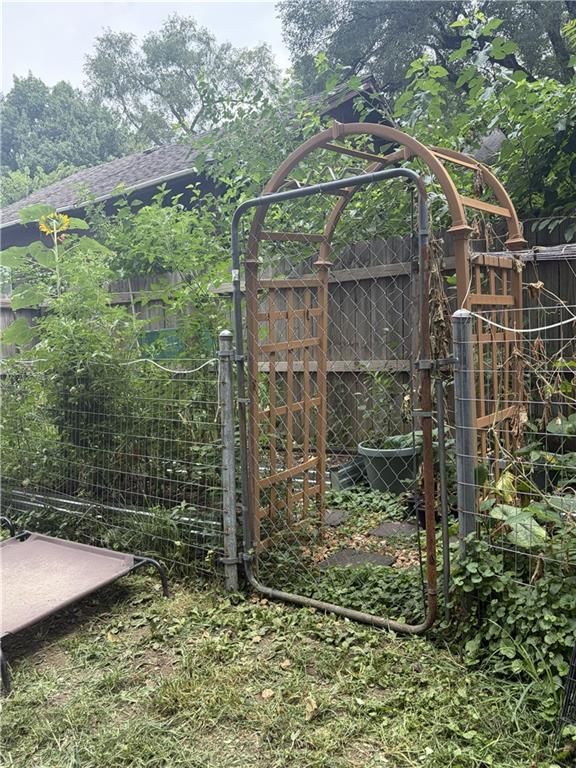 Photo 33 of 35 - 5431 Klamm Road, Kansas City, KS 66106