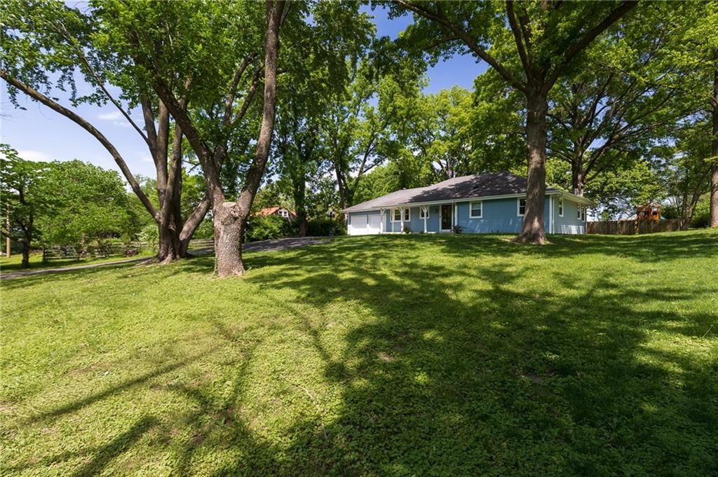 8309 Winchester Avenue — photo 2