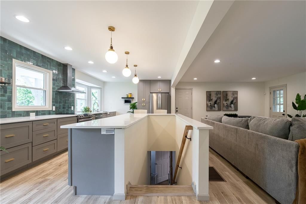 8309 Winchester Avenue — photo 34