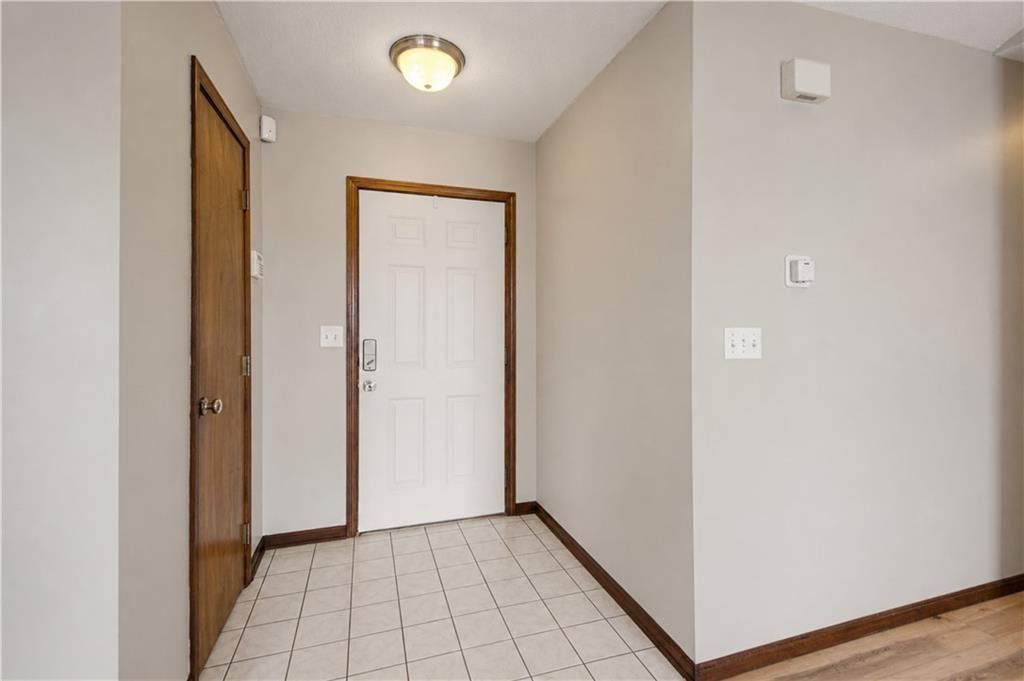 230 W Skylark Street — photo 3