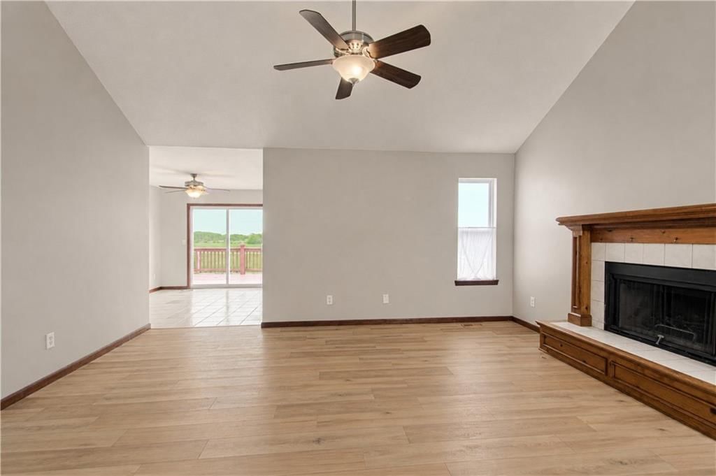230 W Skylark Street — photo 4