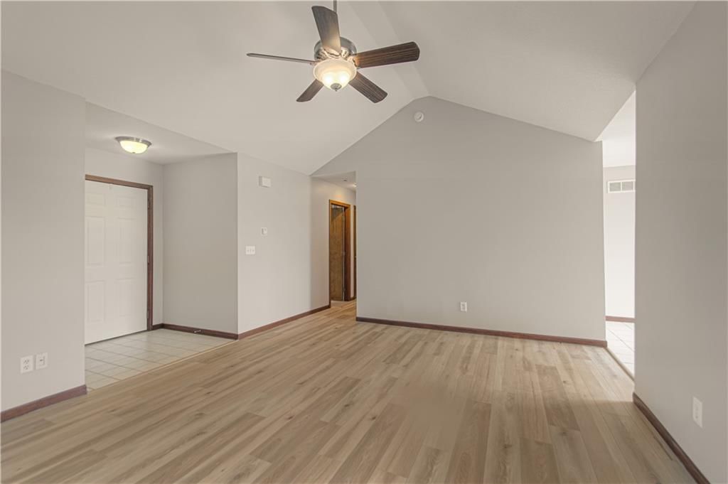 230 W Skylark Street — photo 7