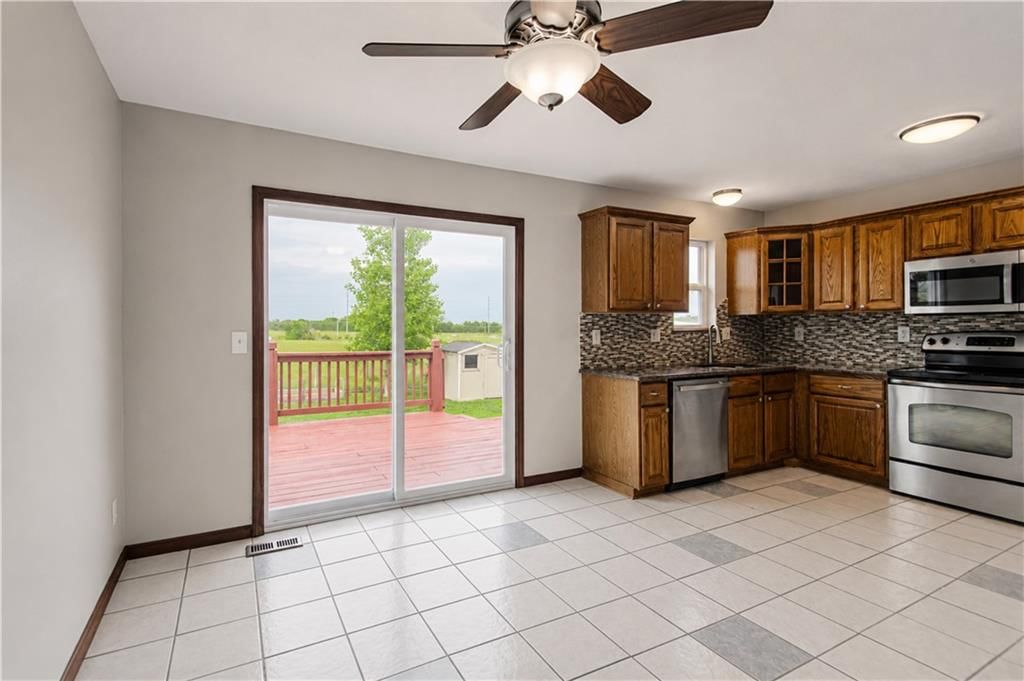 230 W Skylark Street — photo 9