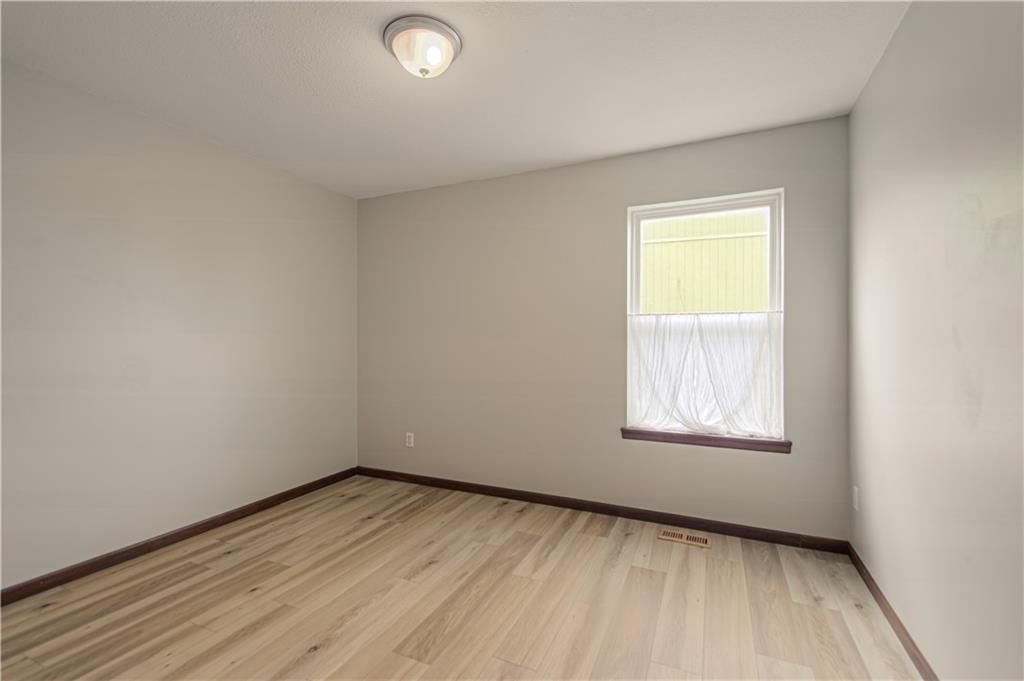 230 W Skylark Street — photo 20