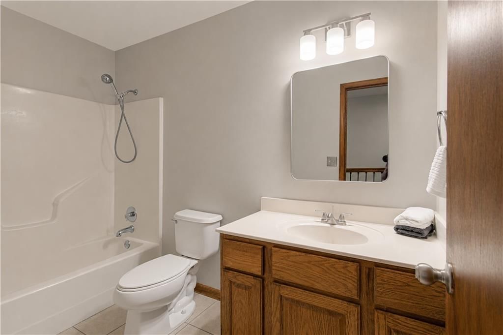 230 W Skylark Street — photo 24