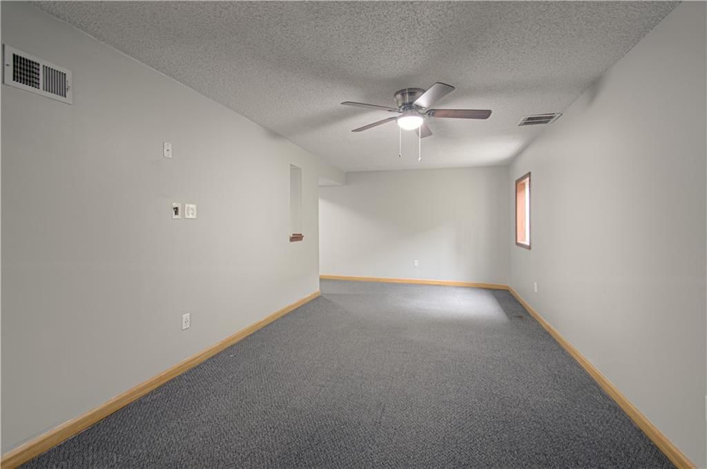 230 W Skylark Street — photo 28