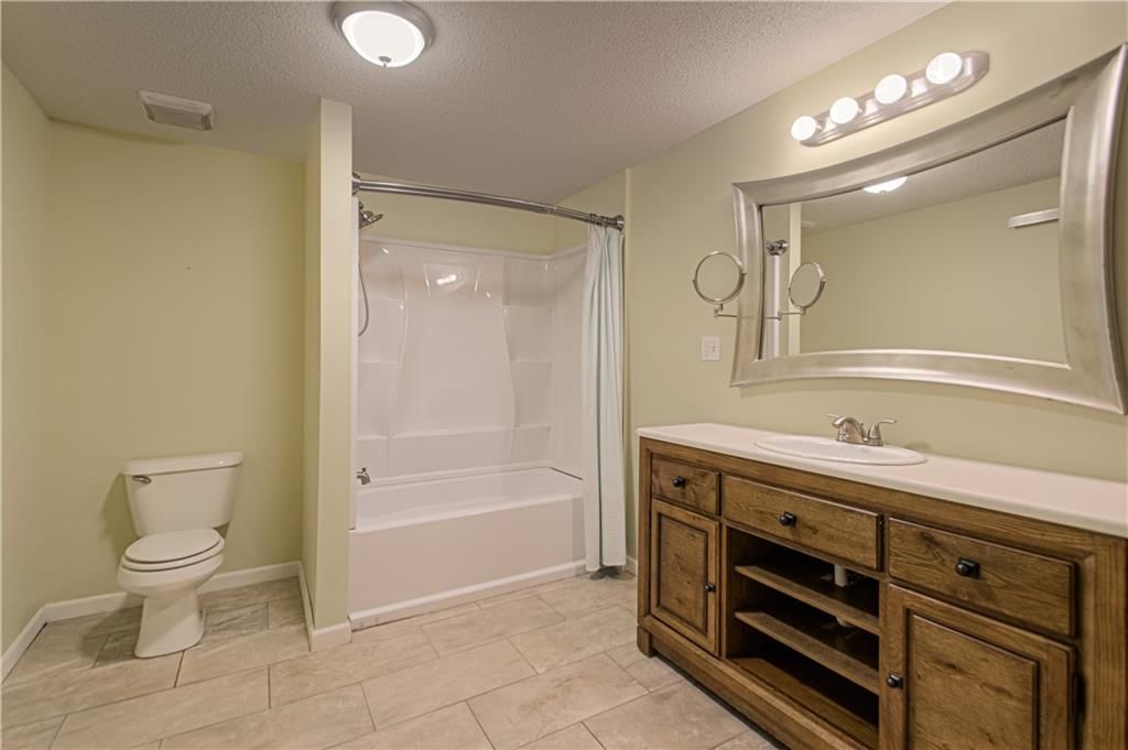 230 W Skylark Street — photo 36