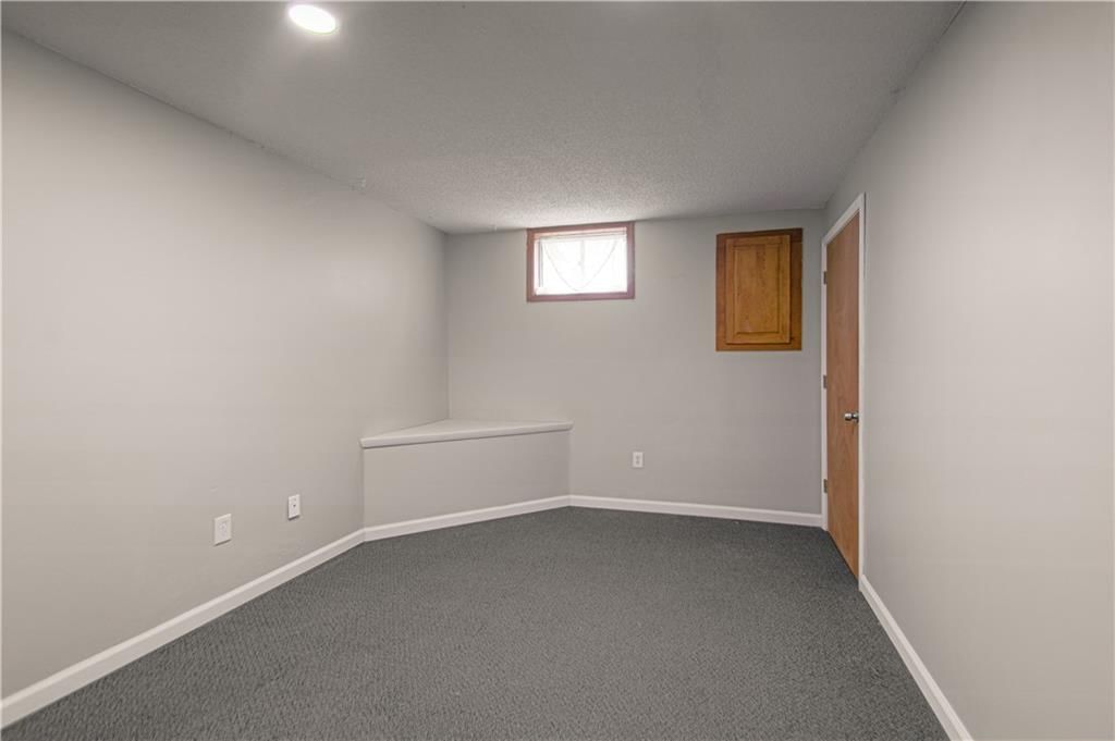 230 W Skylark Street — photo 38