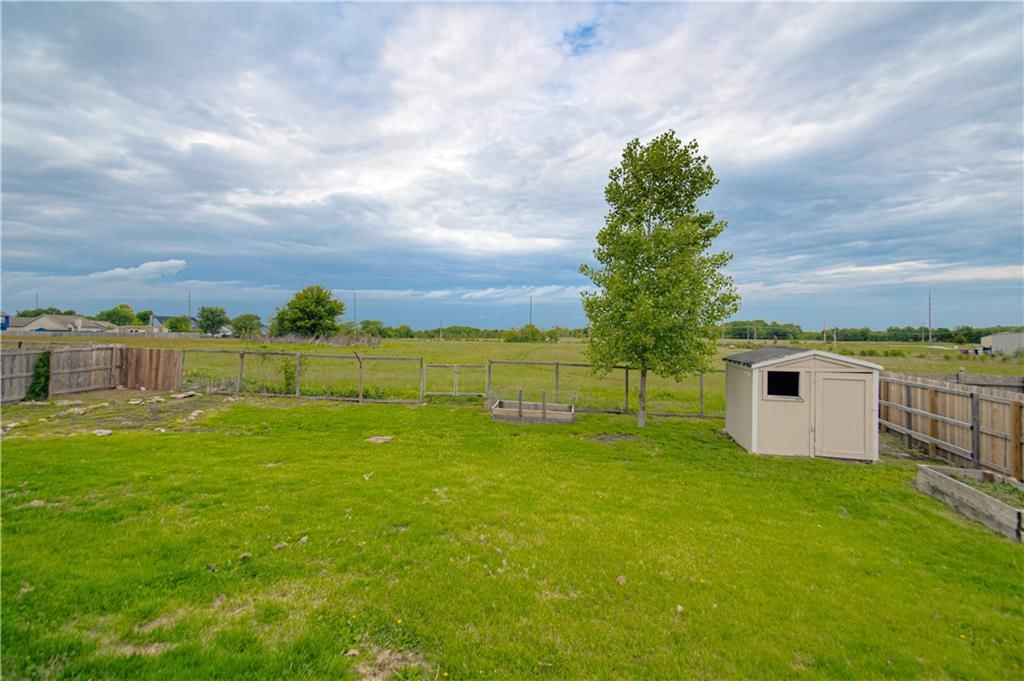 230 W Skylark Street — photo 43