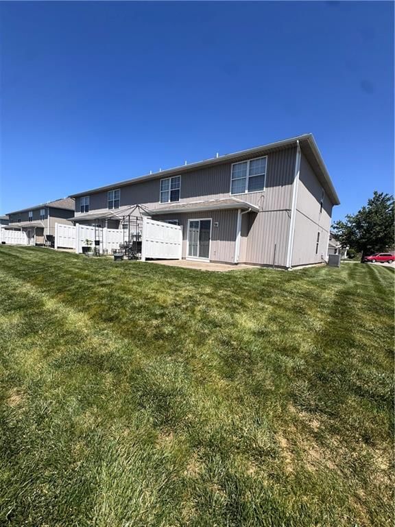 810 Peach Tree Lane — photo 3