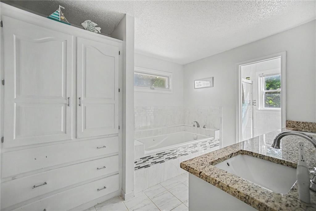 2404 NE Mill Crk N/A — photo 27