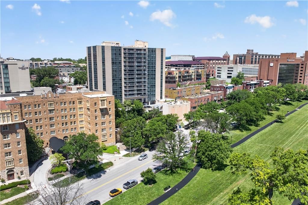 4545 Wornall Road Unit #1104 N/A — photo 33