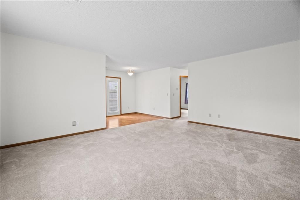 8820 Farley Street — photo 4