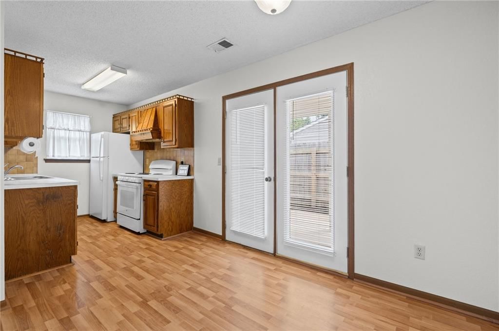 8820 Farley Street — photo 7